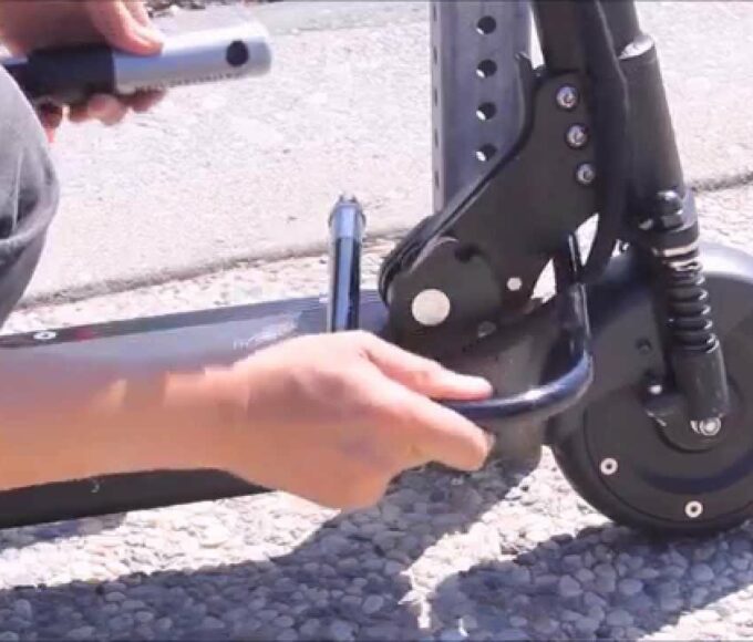 attacher un antivol trottinette