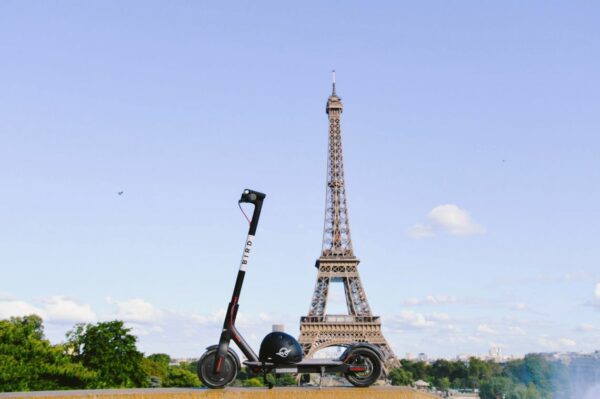 photo lancement de Bird à Paris trottinette électrique en libre service