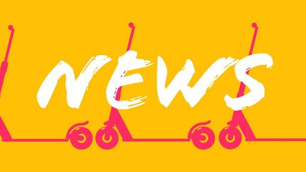 utilisateur de trottinette électrique airwheel chapeau